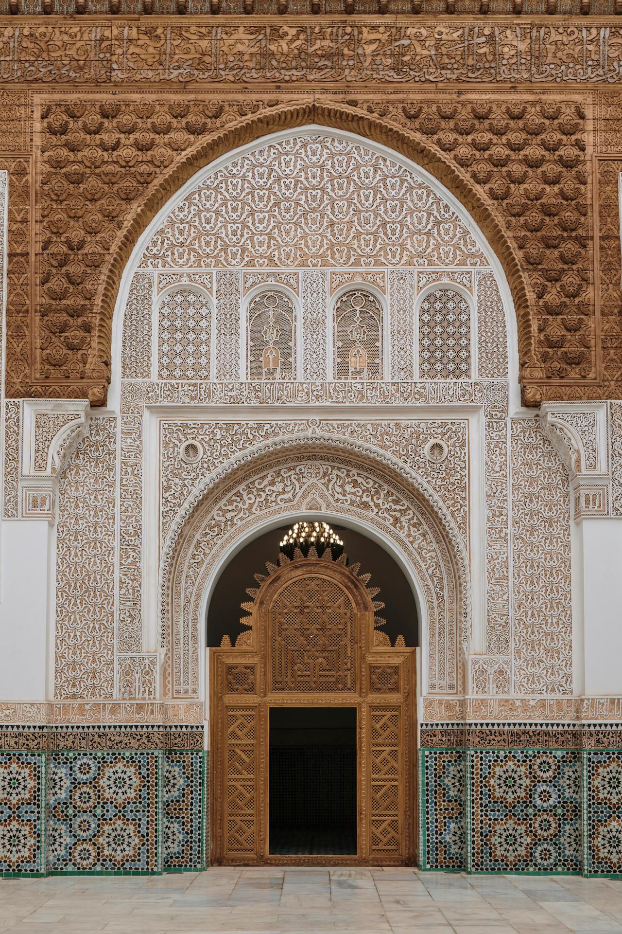 View of Marrakech’s medina with the Atlas Mountains in the distance, highlighting a stop on an Atlas itinerary.